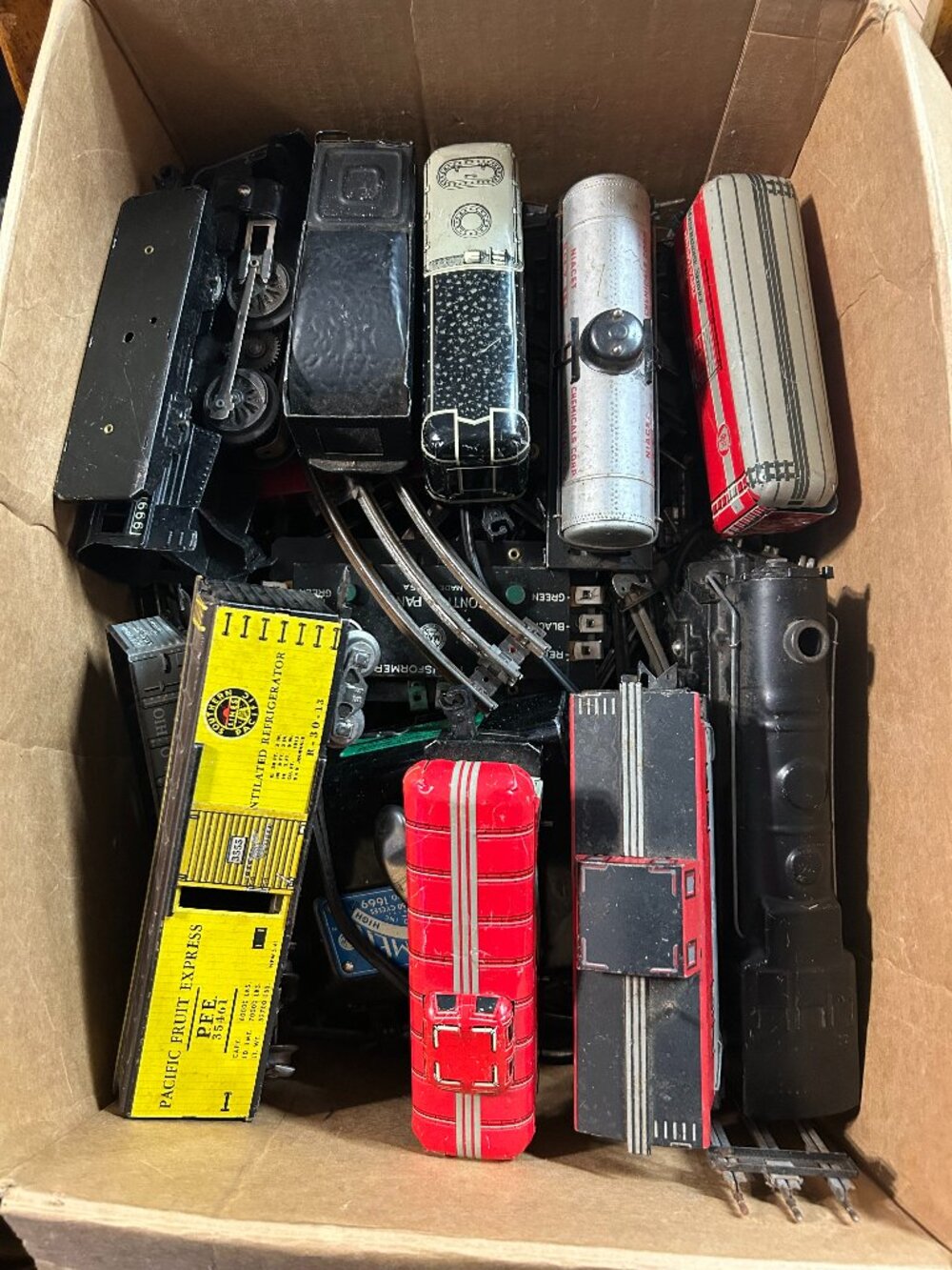Vintage Lionel Train Lot